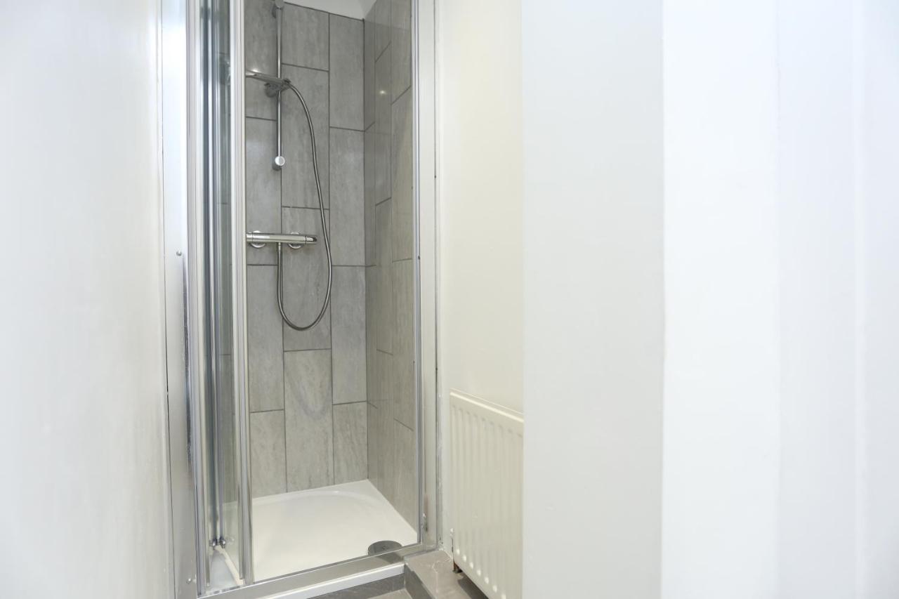 Fabulous Room With En-Suite Bathroom And Shared Kitchen Thamesmead  Exterior foto